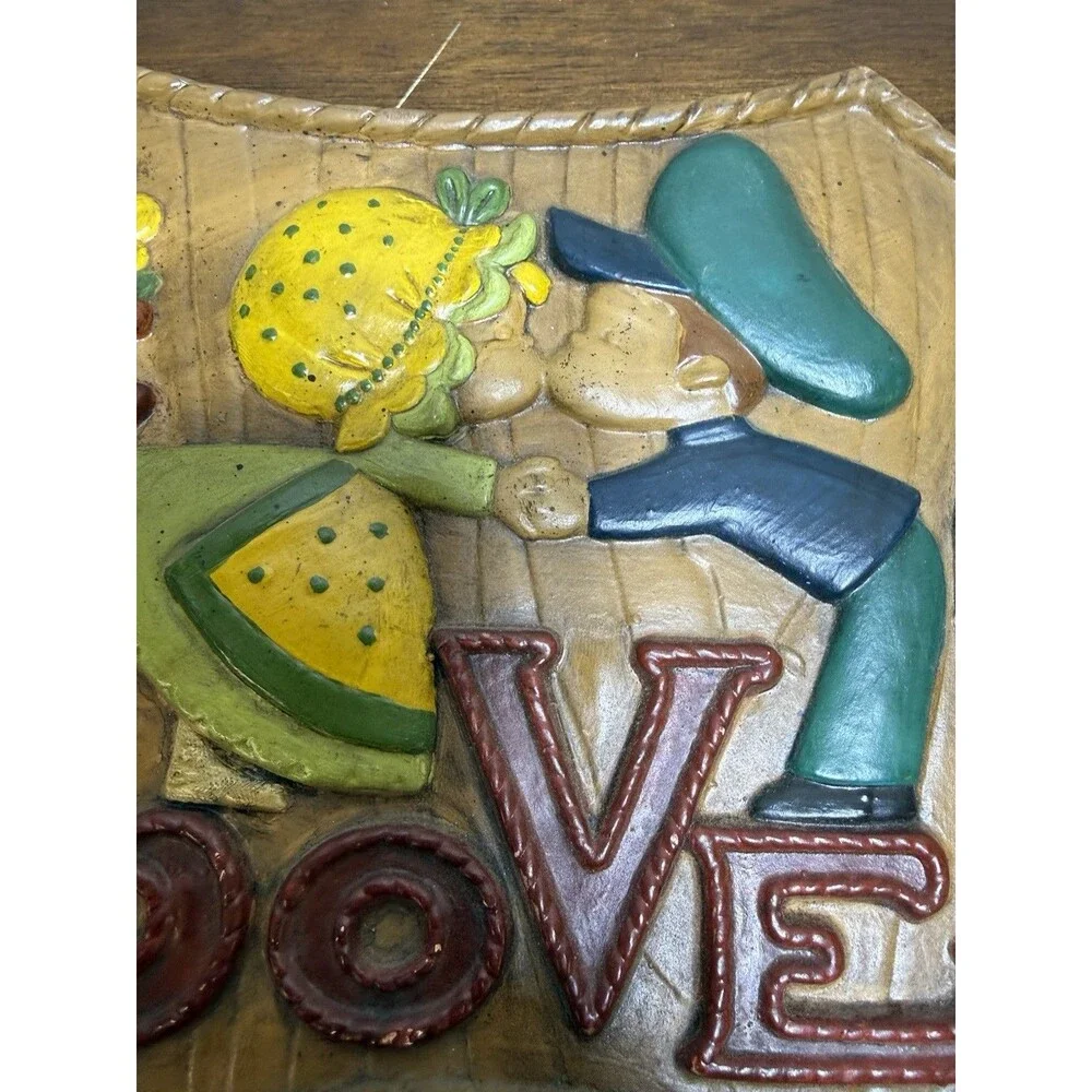 Vtg Chalkware LOVE Wall Hanging Boy Girl Kissing 8” Made n Japan 70’s